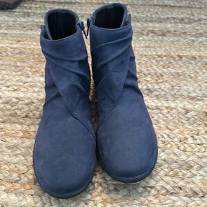 Clarks Cloud Stepper Ankle Booties Size 9 Navy